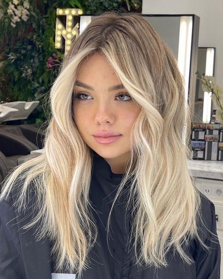 Medium Hairstyle for a Chubby Face