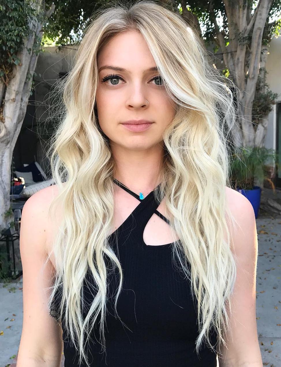 Long Blonde Hairstyle with Loose Waves