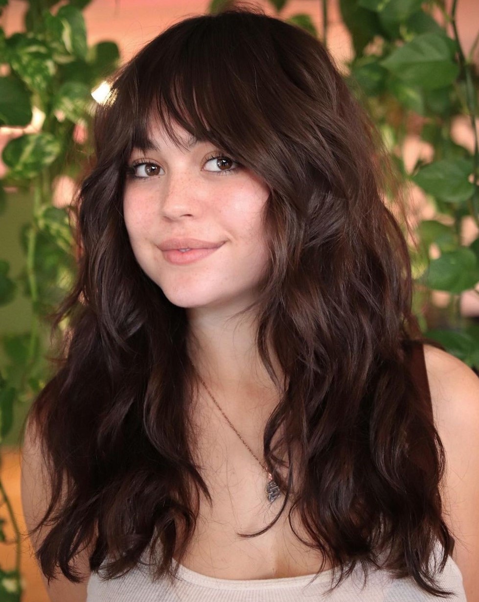 Lovely Wavy Shaggy Brown Hairstyle