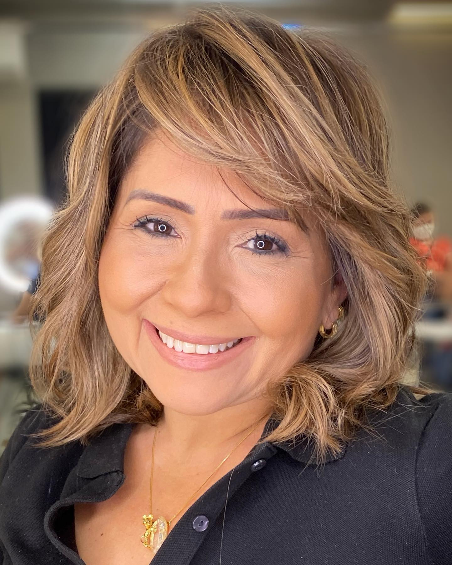 Medium Layered Hairstyle for Overweight Ladies