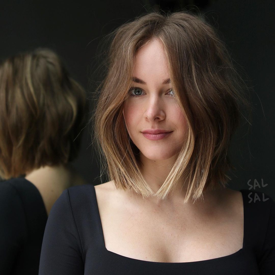Collarbone Wavy Blunt Lob