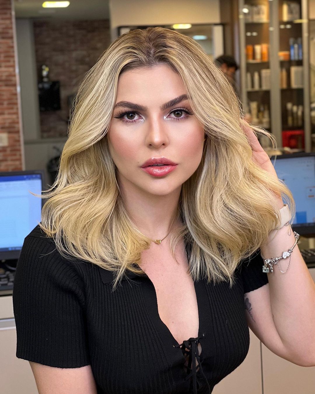 Shoulder-Length Cut with Chin-Length Layers