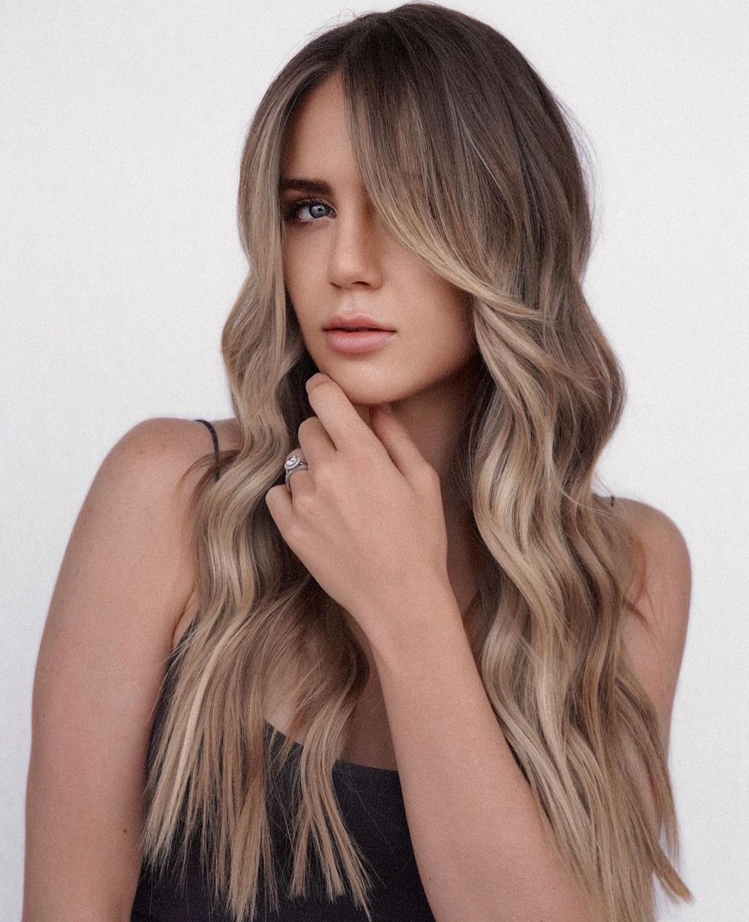 Mushroom Hair with Blonde Face-Framing Highlights