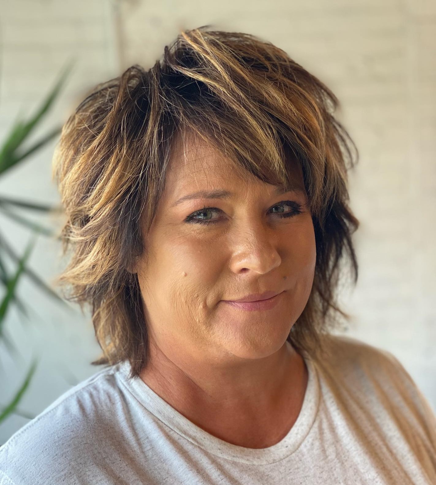 Shag Haircut to Look Slimmer