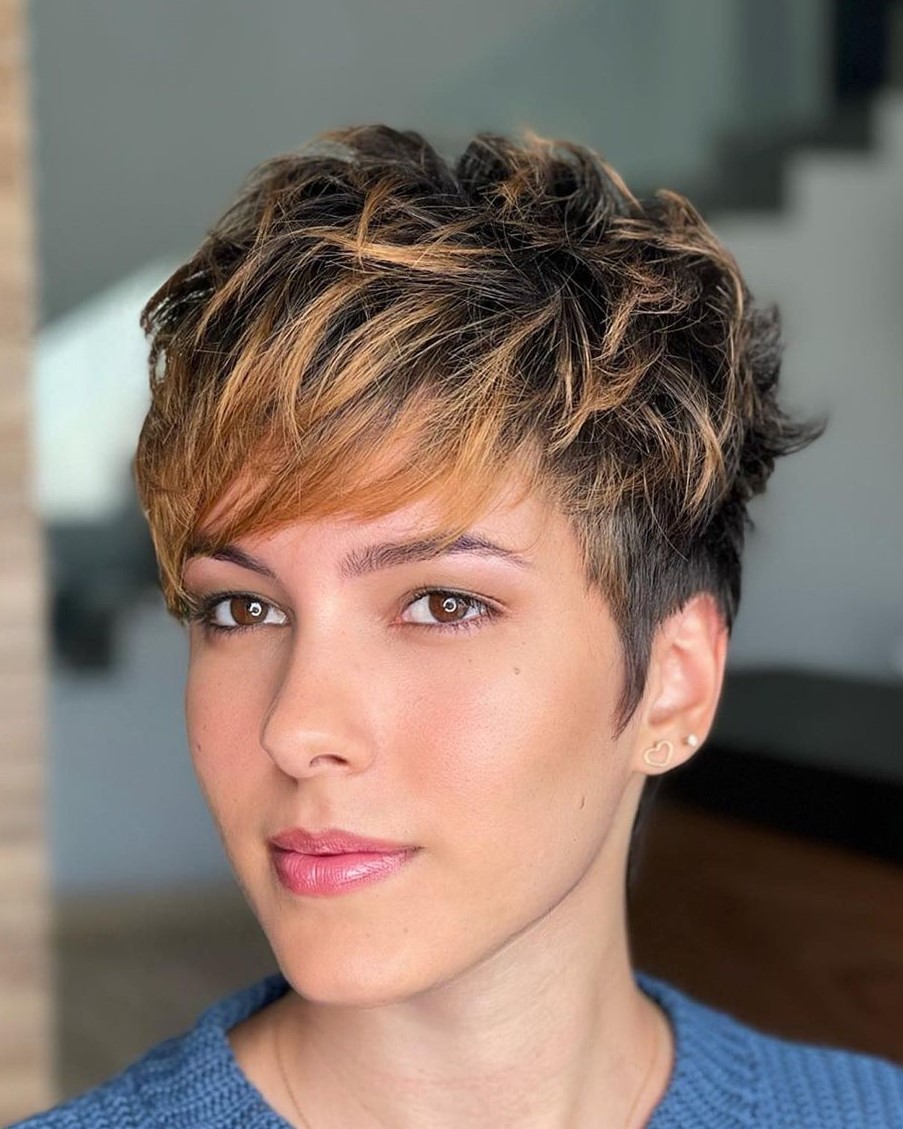 Chic Short Layered Hair with Undercut