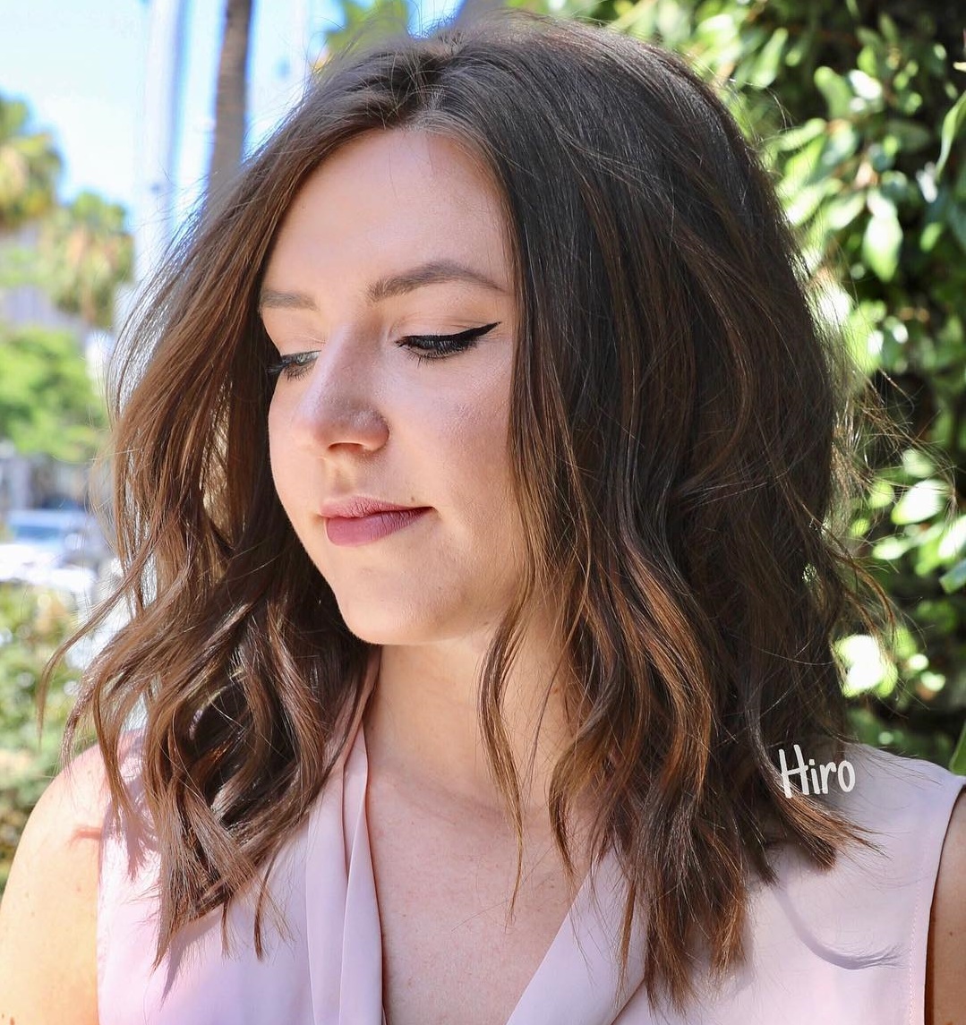 Uneven Medium Wavy Haircut