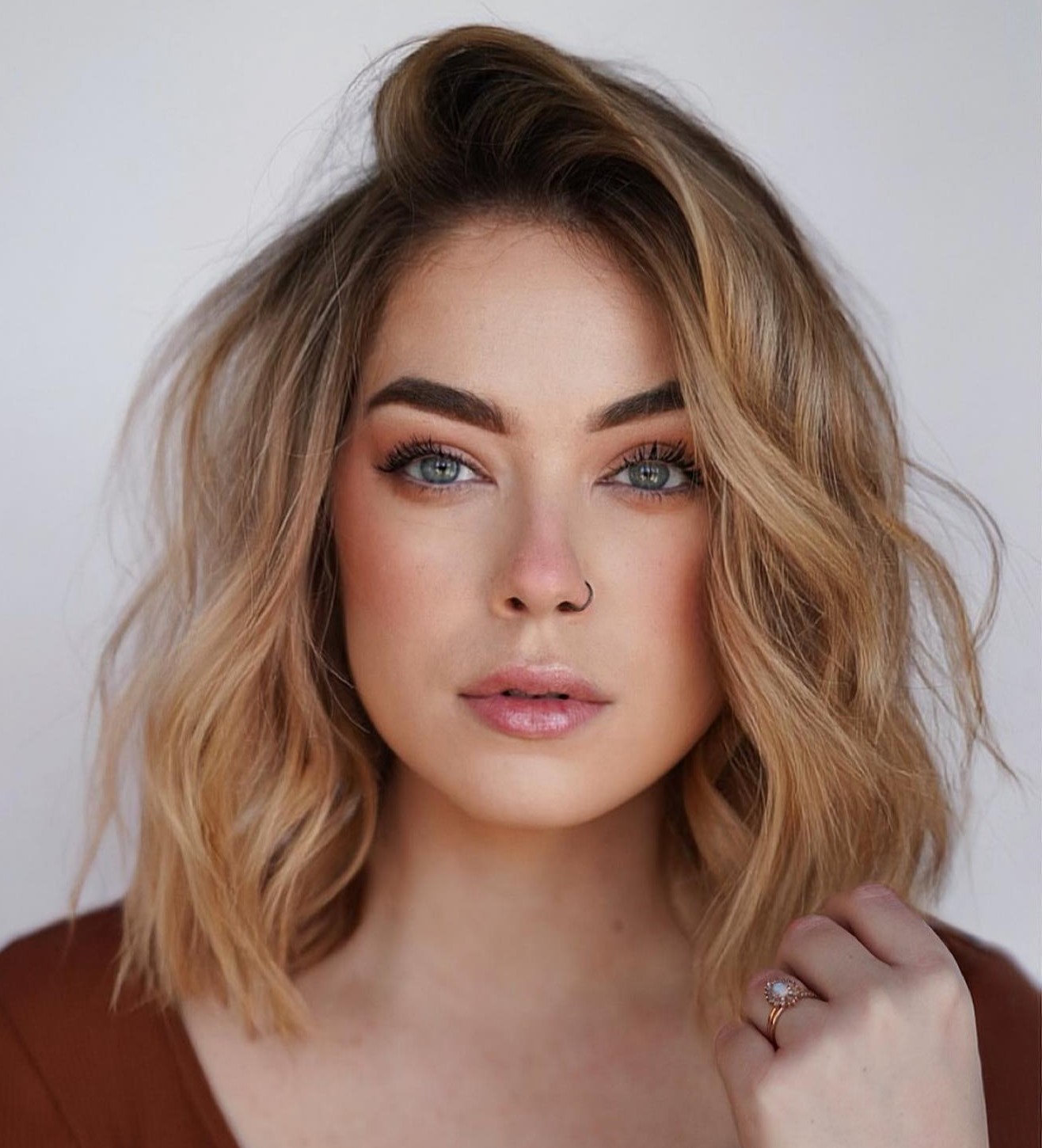 Shoulder-Length Lob with Waves
