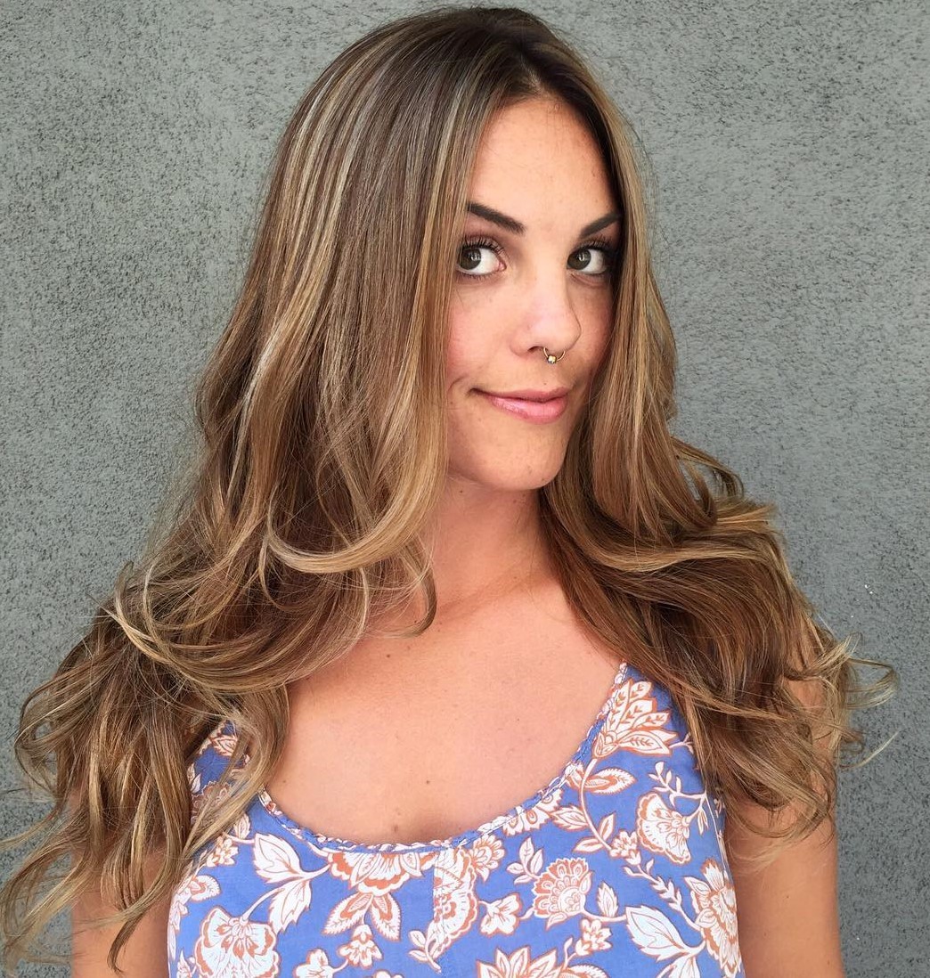 Highlighted Long Hairstyle to Contour a Long Face