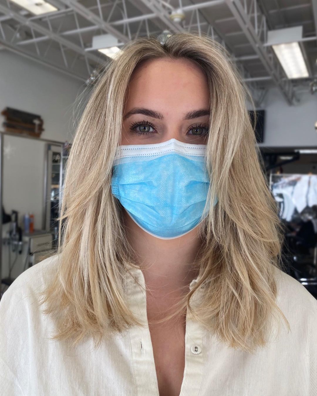Female Medium Haircut with Layers