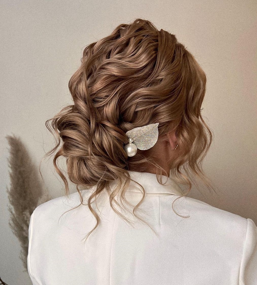 Stunning Loose Wavy Updo with a Pearl Accessory