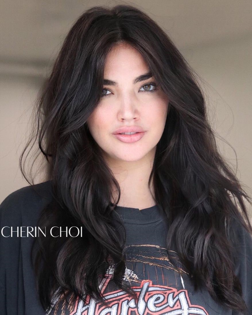 Long Hairstyle for Women with Round Faces