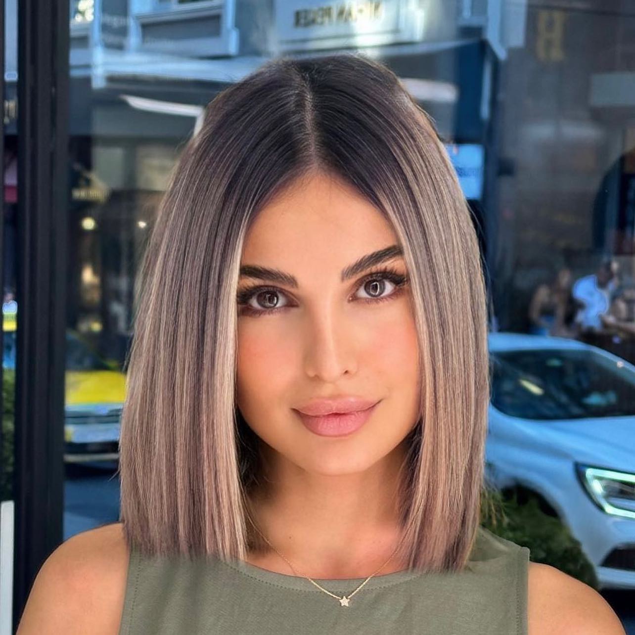 Blunt Rooted Collarbone Bob
