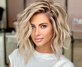 Wavy Blonde Hair with Highlights