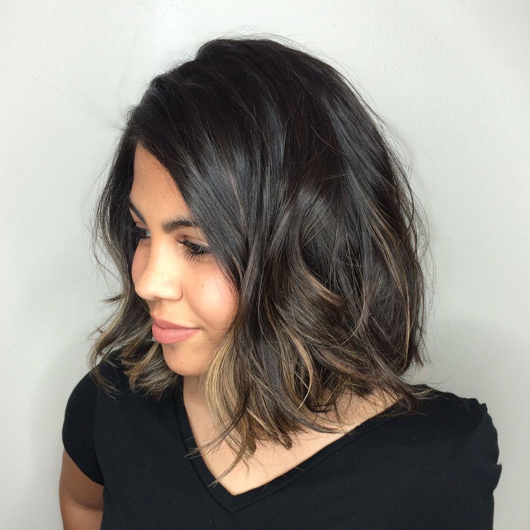 Wavy Bob Hairstyle for Round Faces