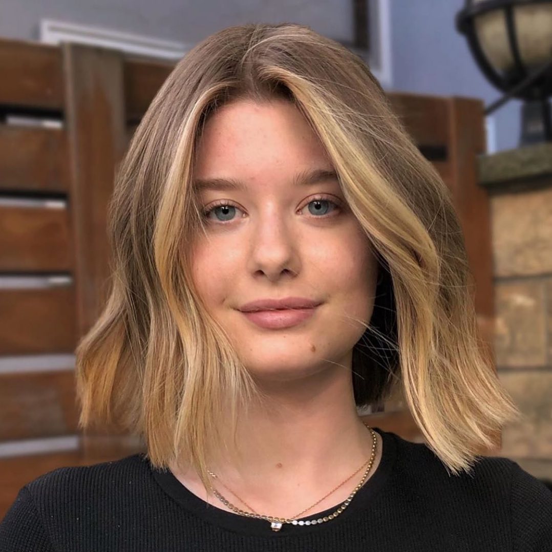 Mid-Length Cut for a Square Face
