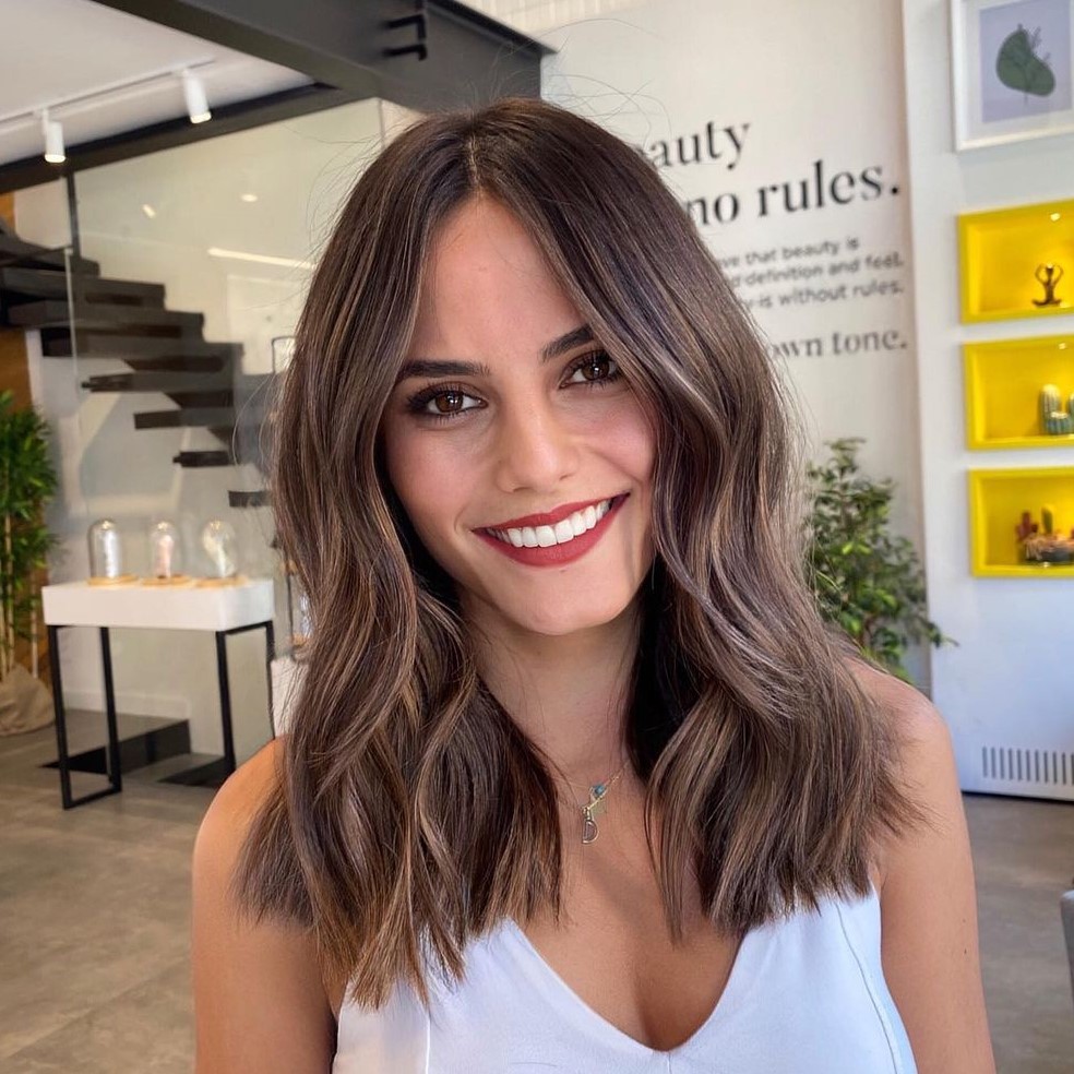 Pretty Medium Hairstyle with Highlights
