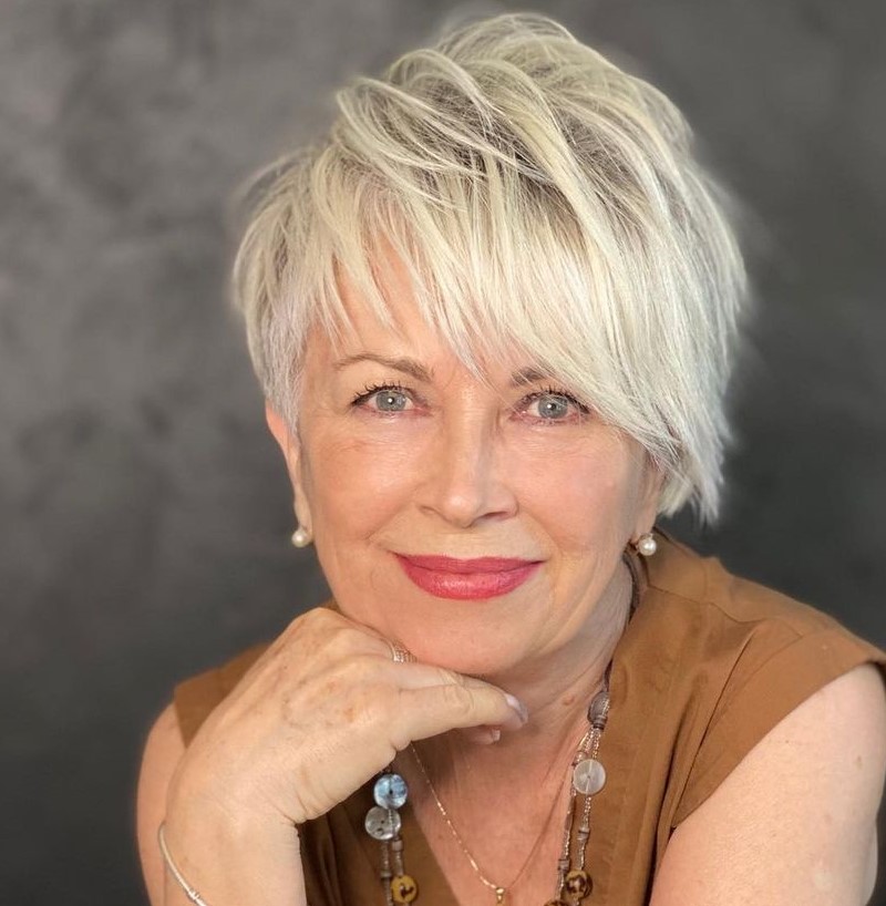 Chic Blonde Layered Pixie with Bangs