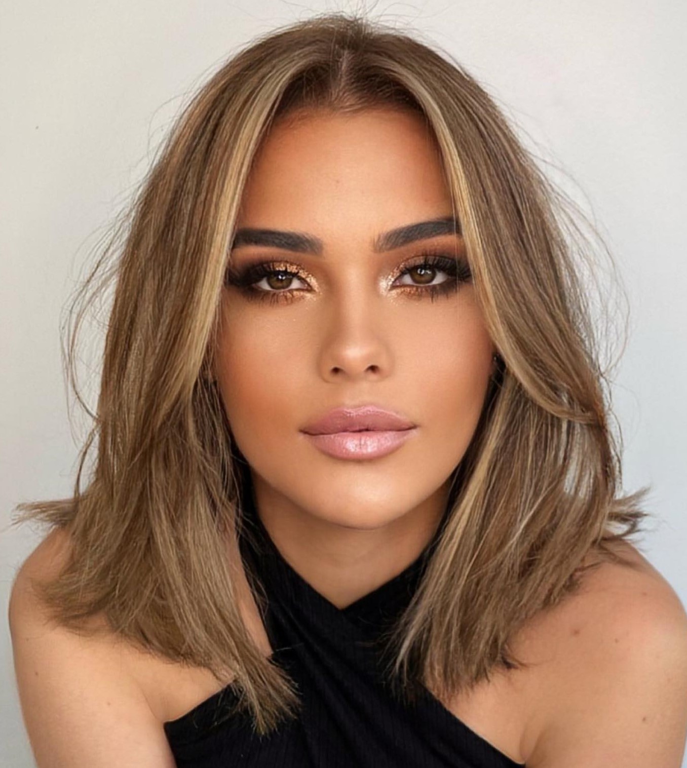 Shoulder-Length Haircut for Oval Faces