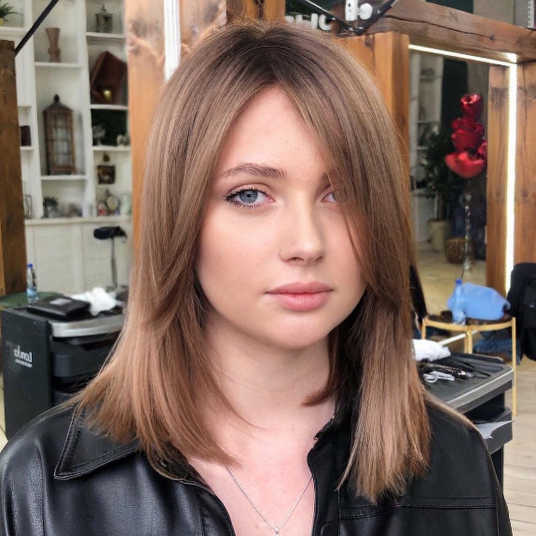 Straight Medium Hairstyle for Women