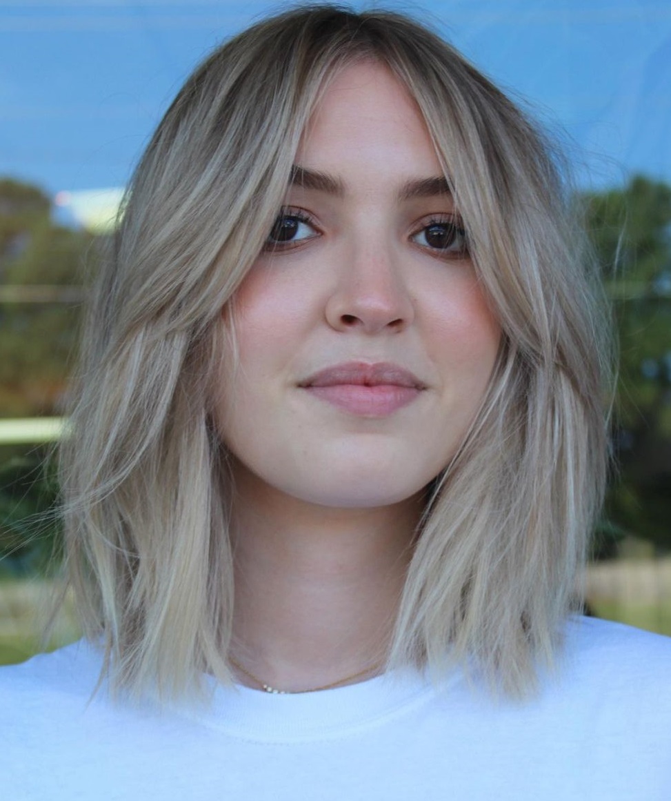 Shoulder-Length Cut to Look Slim