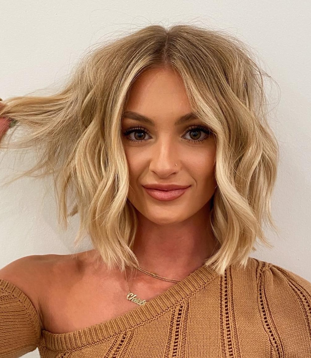 No-Bangs Blonde Lob with Money Piece Highlights