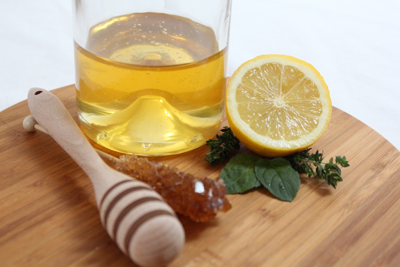 Natural Hair Dye with Lemon Juice and Honey to Lighten hair