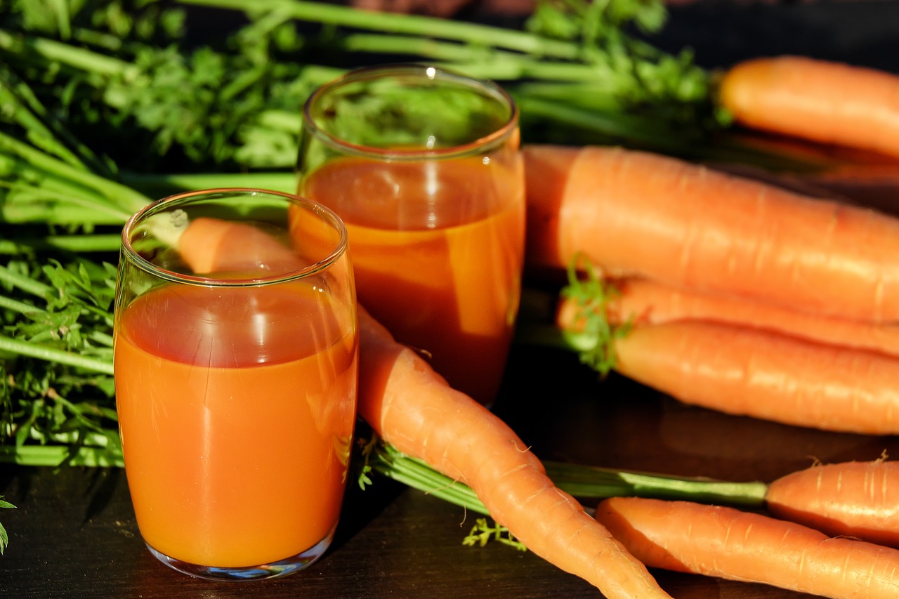How to Dye Hair Red Naturally with Carrot Juice